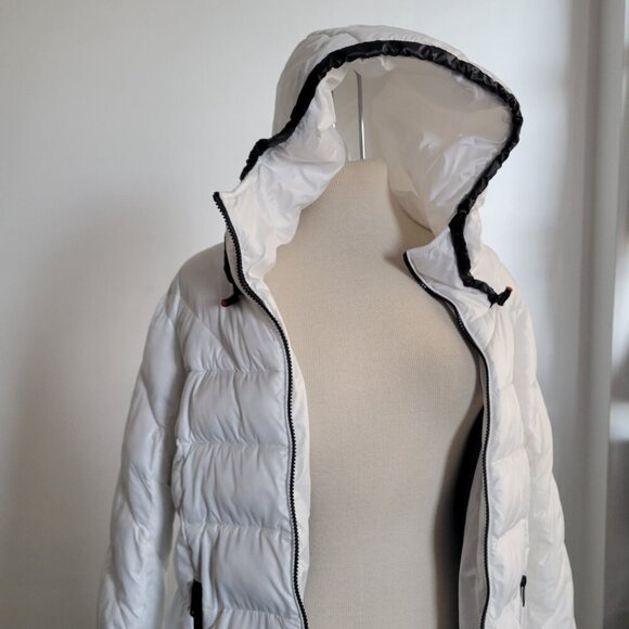 Kenneth Cole New York Women’s Lightweight White Contrast Puffer Coat (Size: M) - Picture 15 of 16